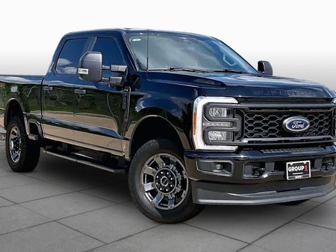 Used 2023 Ford F250 XL w/ STX Appearance Package AWD/4WD image 3