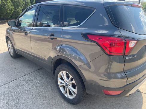Used 2019 Ford Escape SE FWD image 4