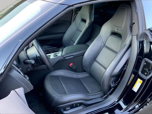 Used 2017 Chevrolet Corvette Stingray Coupe RWD image 8