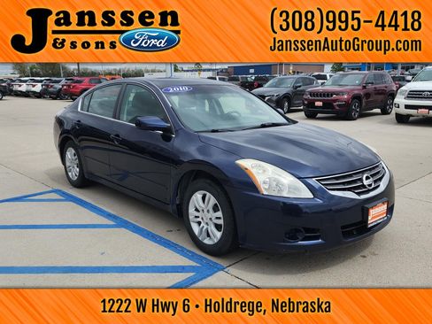Used 2010 Nissan Altima 2.5 S w/ Convenience Pkg FWD image 4