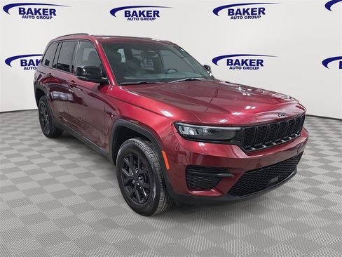 Used 2024 Jeep Grand Cherokee Altitude image 3