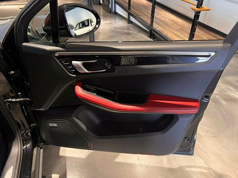 Used 2024 Porsche Macan S AWD/4WD image 30