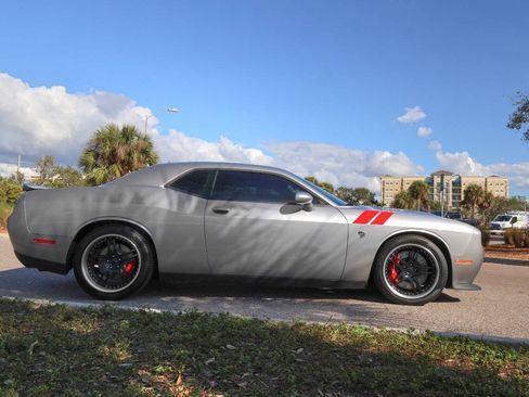 Used 2015 Dodge Challenger SRT Hellcat RWD image 21