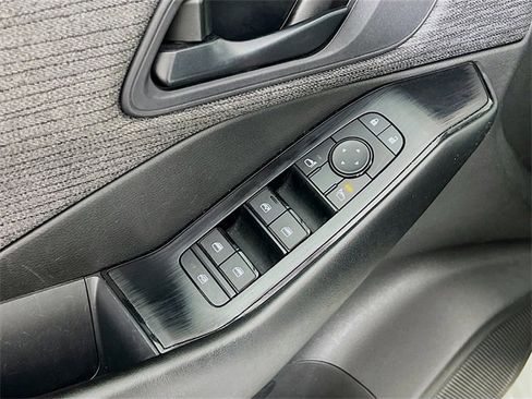 Used 2023 Nissan Rogue S image 9