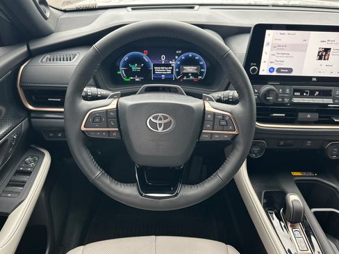 Used 2025 Toyota Grand Highlander AWD Hybrid image 14