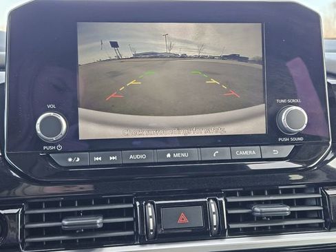 Used 2025 Nissan Pathfinder SV image 17