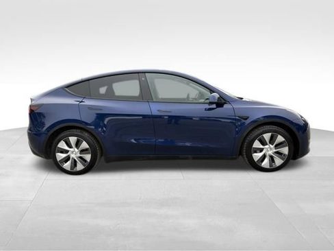 Used 2021 Tesla Model Y Long Range image 8
