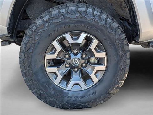 Used 2023 Toyota Tacoma SR5 AWD/4WD image 22