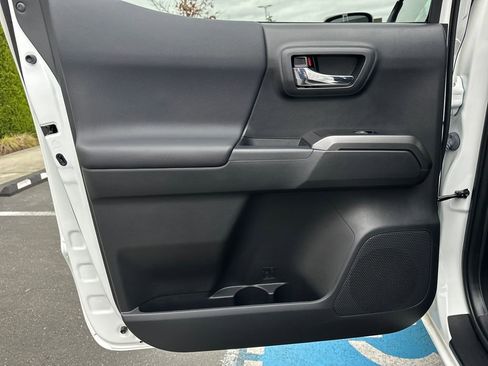 Certified 2022 Toyota Tacoma TRD Off-Road image 13