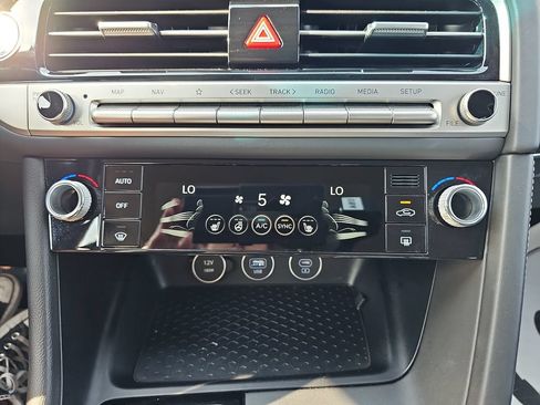 Used 2025 Genesis G70 2.5T AWD/4WD image 24