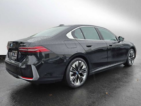 Used 2024 BMW i5 eDrive40i w/ M Sport Package image 3