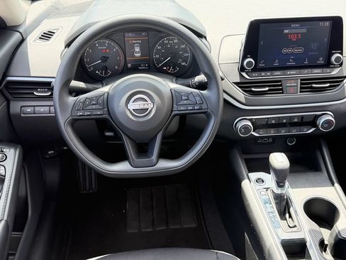 Used 2025 Nissan Altima 2.5 S FWD image 12