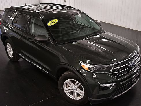 Used 2024 Ford Explorer XLT w/ Equipment Group 202A AWD/4WD image 14