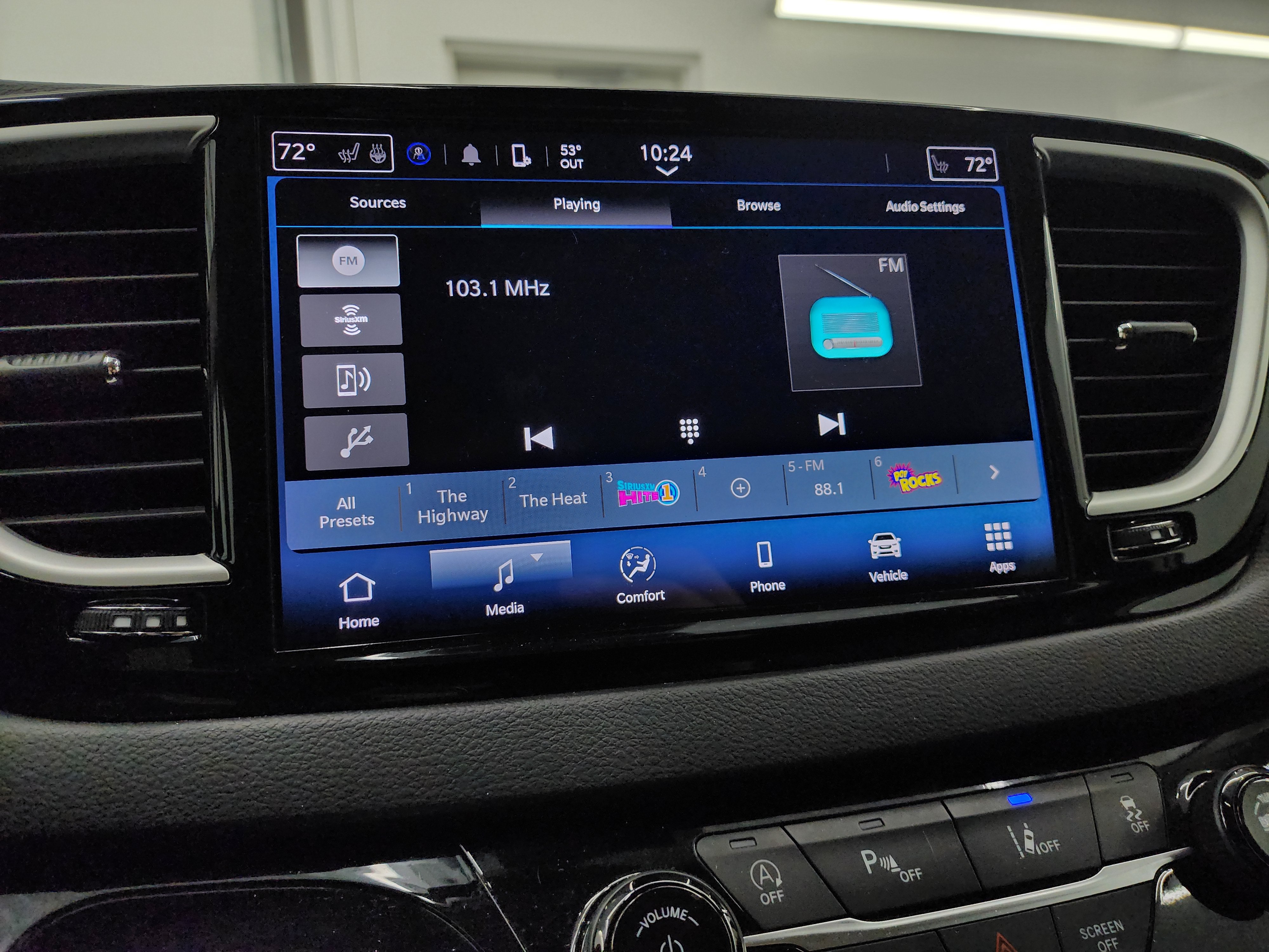 Used 2024 Chrysler Pacifica Touring-L FWD image 45