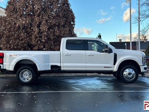 Used 2026 Ford F450 Platinum w/ FX4 Off-Road Package image 3