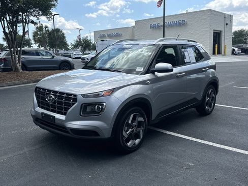 Used 2025 Hyundai Venue SEL FWD image 5