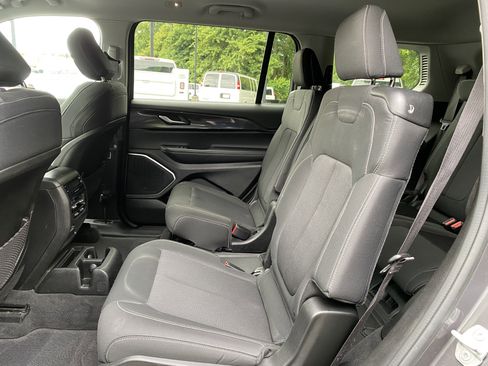 Used 2022 Jeep Grand Cherokee L Laredo w/ Luxury Tech Group I AWD/4WD image 38