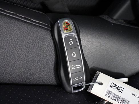 Used 2025 Porsche Taycan image 32