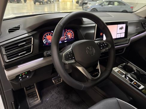 Certified 2026 Volkswagen Atlas Peak Edition AWD/4WD image 15