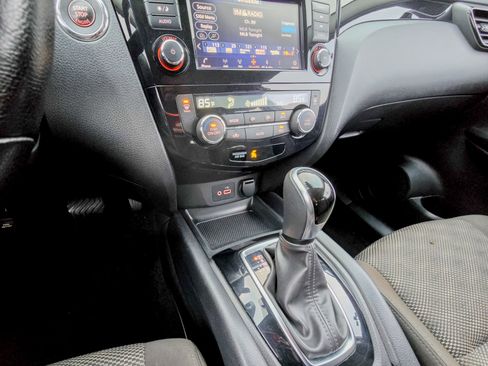 Used 2022 Nissan Rogue Sport SV image 26