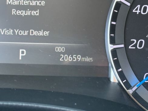 Used 2023 Toyota Highlander LE AWD/4WD image 14