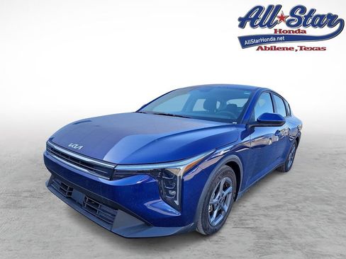 Used 2025 Kia K4 LXS image 1