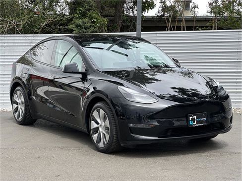Used 2023 Tesla Model Y Long Range AWD/4WD image 8