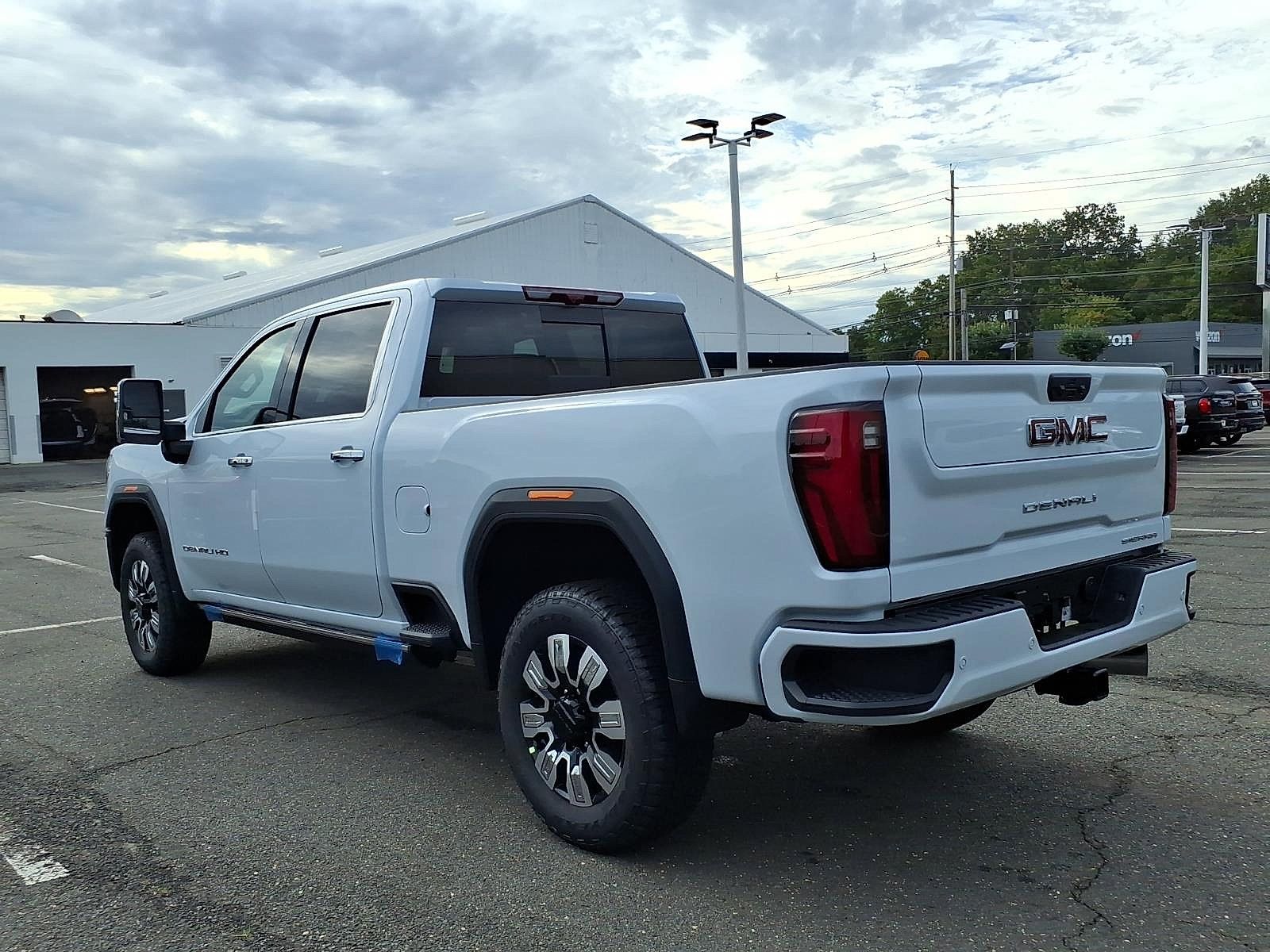 New 2026 GMC Sierra 2500 Denali w/ Denali Reserve Package AWD/4WD image 4