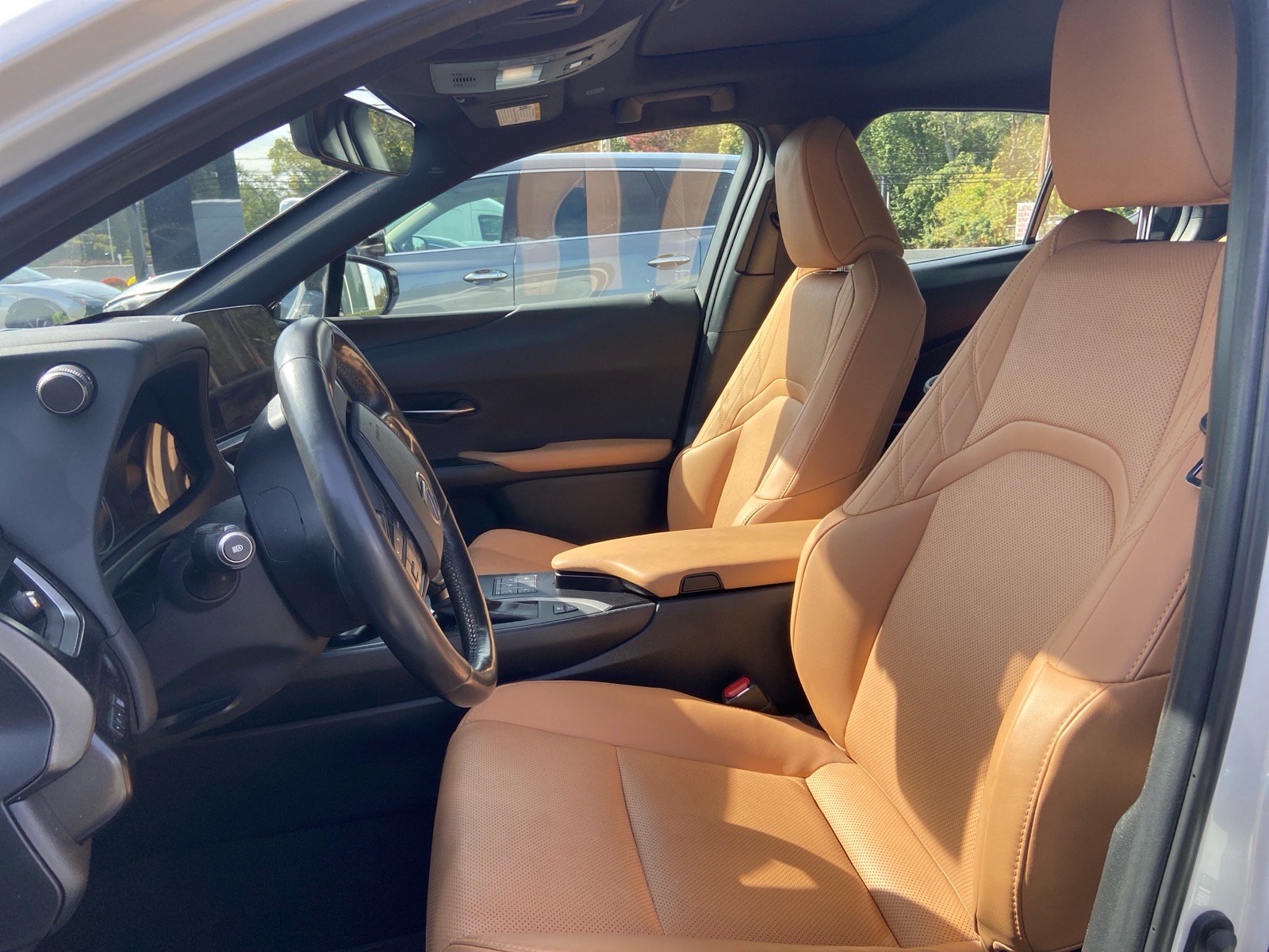 Used 2024 Lexus UX 250h AWD w/ Premium Package image 2