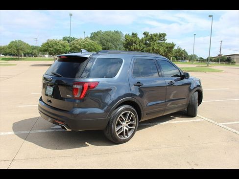Used 2017 Ford Explorer Sport AWD/4WD image 4