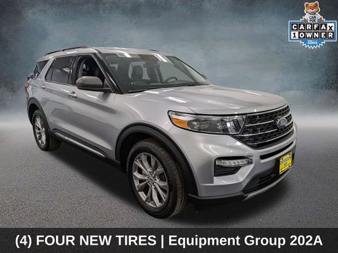 Used 2022 Ford Explorer XLT w/ Equipment Group 202A image 3