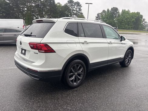 Used 2022 Volkswagen Tiguan SE w/ Panoramic Sunroof Package AWD/4WD image 8