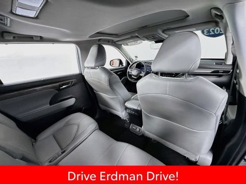 Certified 2023 Toyota Highlander Limited FWD image 29