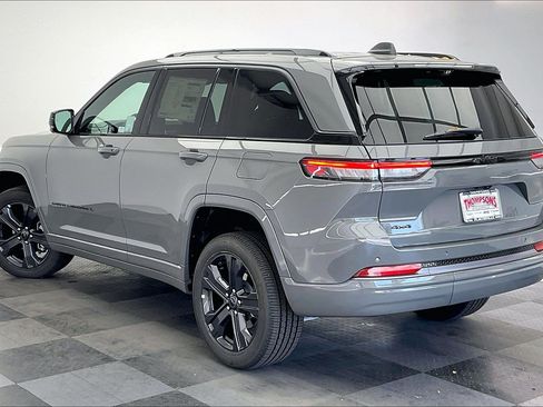New 2027 Jeep Grand Cherokee Limited AWD/4WD image 2