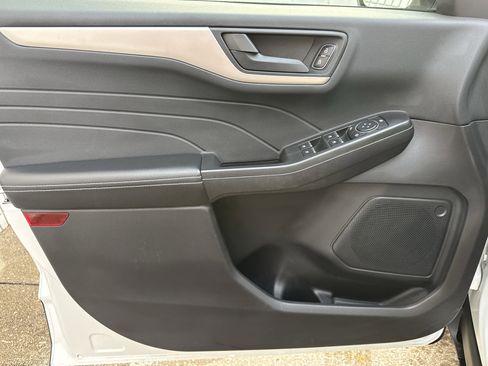 Used 2022 Ford Escape SE w/ Cold Weather Package image 10