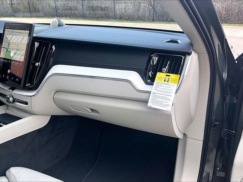 New 2026 Volvo XC60 B5 Ultra w/ Protection Package Premier AWD/4WD image 18