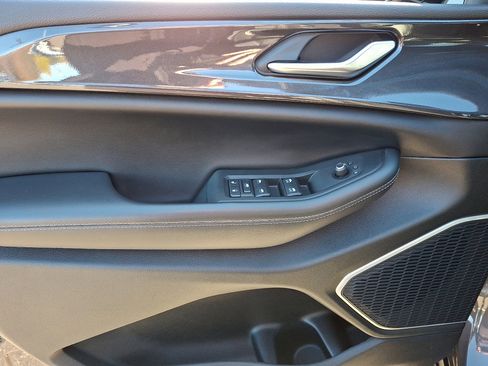 Used 2022 Jeep Grand Cherokee Altitude image 23