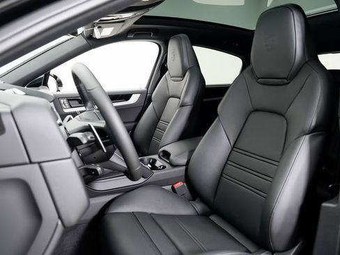 New 2026 Porsche Cayenne S image 5