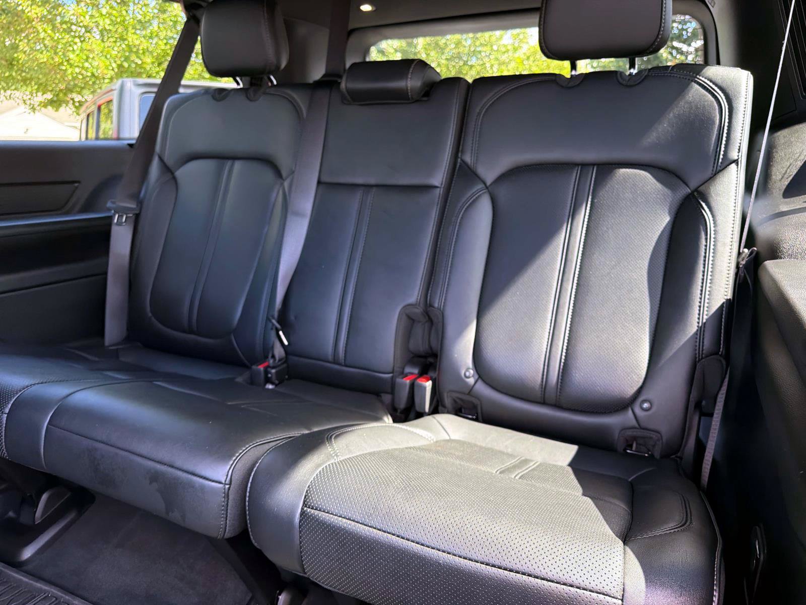 Used 2024 Jeep Wagoneer L Series III w/ Premium Group I AWD/4WD image 13