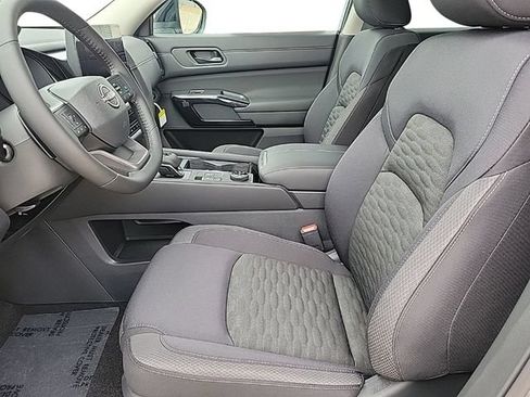 New 2026 Nissan Pathfinder SV w/ SV Premium Package AWD/4WD image 11