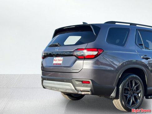 Used 2024 Honda Pilot Touring image 11