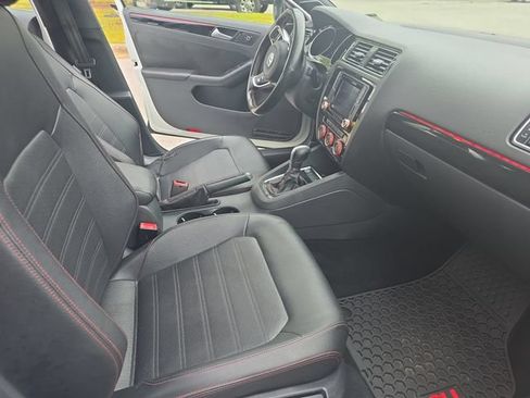 Used 2017 Volkswagen Jetta GLI FWD image 11