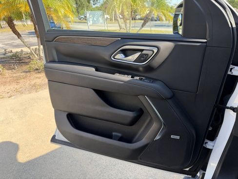Used 2024 Chevrolet Tahoe Premier w/ Premium Package image 25