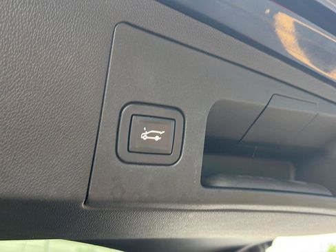 Used 2017 Cadillac XT5 FWD image 25