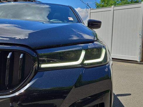 Used 2023 BMW 530i xDrive w/ M Sport Package AWD/4WD image 9