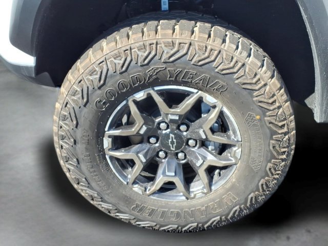 New 2026 Chevrolet Colorado ZR2 w/ Technology Package AWD/4WD image 16