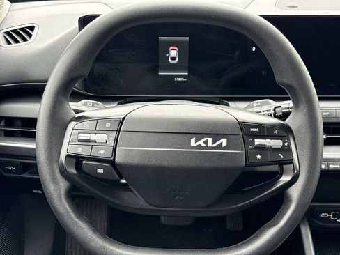 Used 2025 Kia K4 LXS image 11
