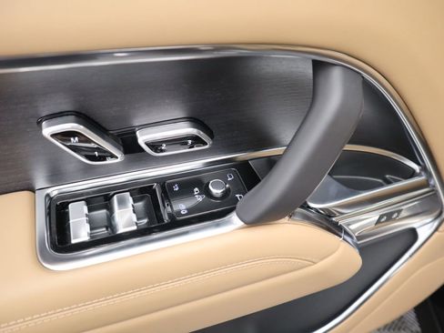 New 2026 Land Rover Range Rover SE image 25