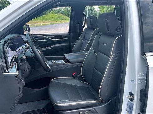 Used 2024 Cadillac Escalade Premium Luxury w/ Performance Package AWD/4WD image 21