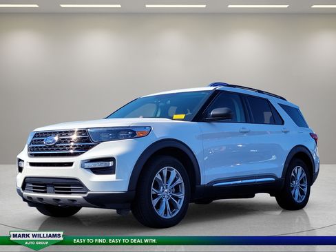 Used 2021 Ford Explorer XLT w/ Equipment Group 202A AWD/4WD image 8